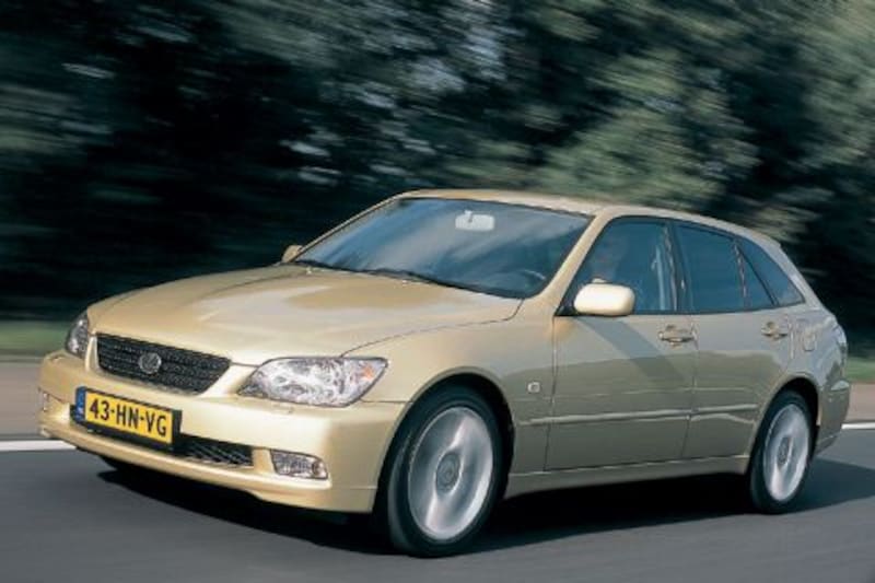 Lexus IS 300 SportCross Sport (2002)