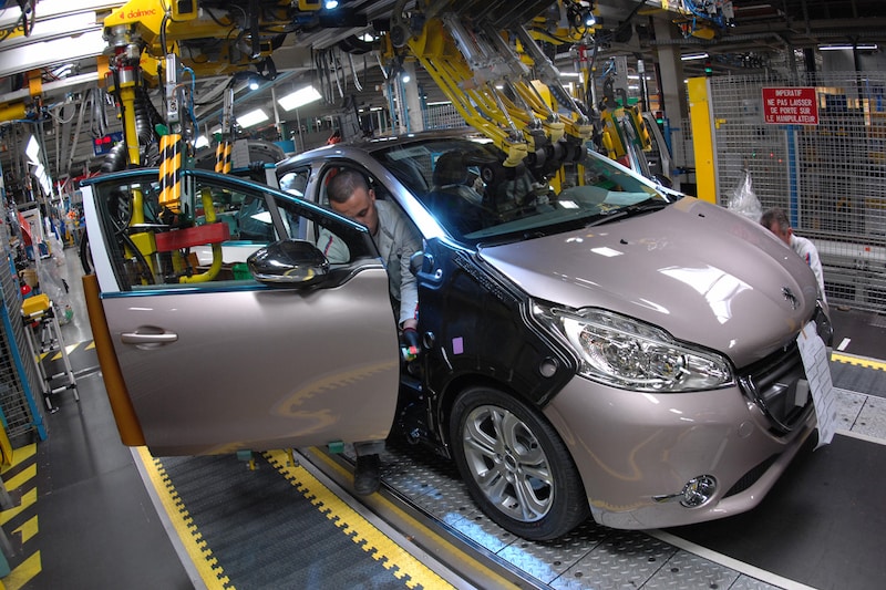 Peugeot belooft investeringen in Frankrijk