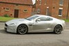 Aston Martin DBS rolt met spierballen in Midlands