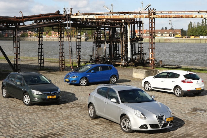 Alfa Romeo Giulietta-Opel Astra-Seat Leon-Renault 