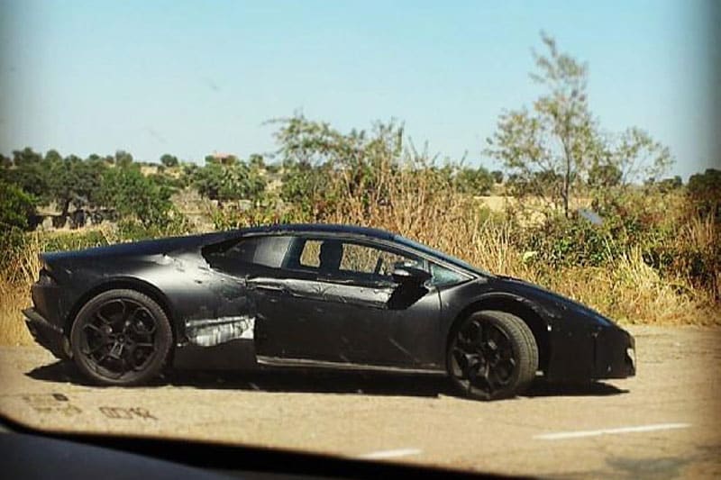 Nieuwe Lamborghini Gallardo graast op de steppe