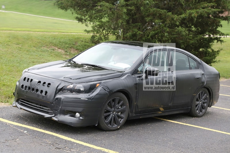 Nieuwe Subaru Legacy in camouflagejas
