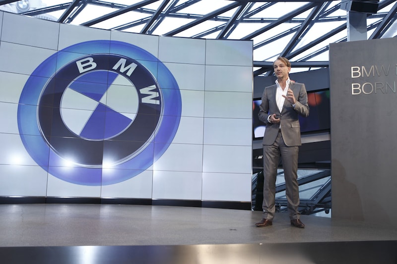 Adrian van Hooydonk (BMW) te gast bij AutoWeek