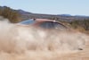 Subaru WRX stuift door het zand