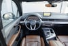 Audi Q7: Bij uitgeschakeld contact zakt het scherm weg in het dashboard.