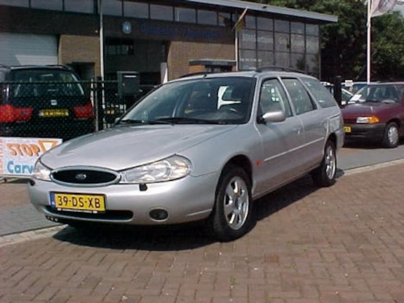 Ford Mondeo Wagon 2.0i Ghia Executive (1999)