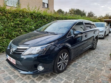 Toyota Avensis Wagon 2.0 D-4D-F Business (2014)