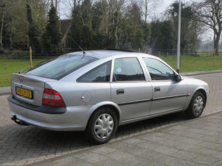 Opel Vectra 1.6i GL (1996)