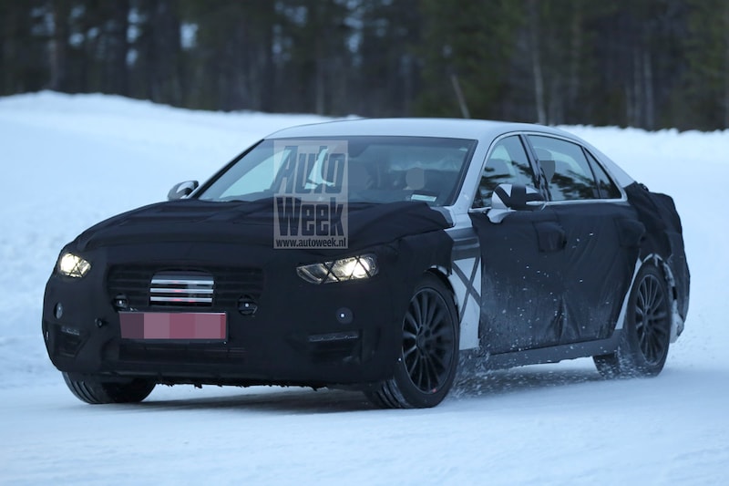 Nieuwe Hyundai Equus draait warm in de sneeuw