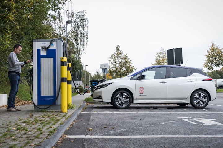 Nissan Leaf elektrische auto opladen Duitsland