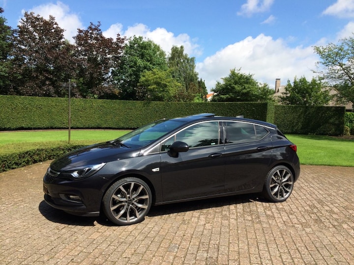 Opel Astra 1.6 Turbo Innovation (2016)