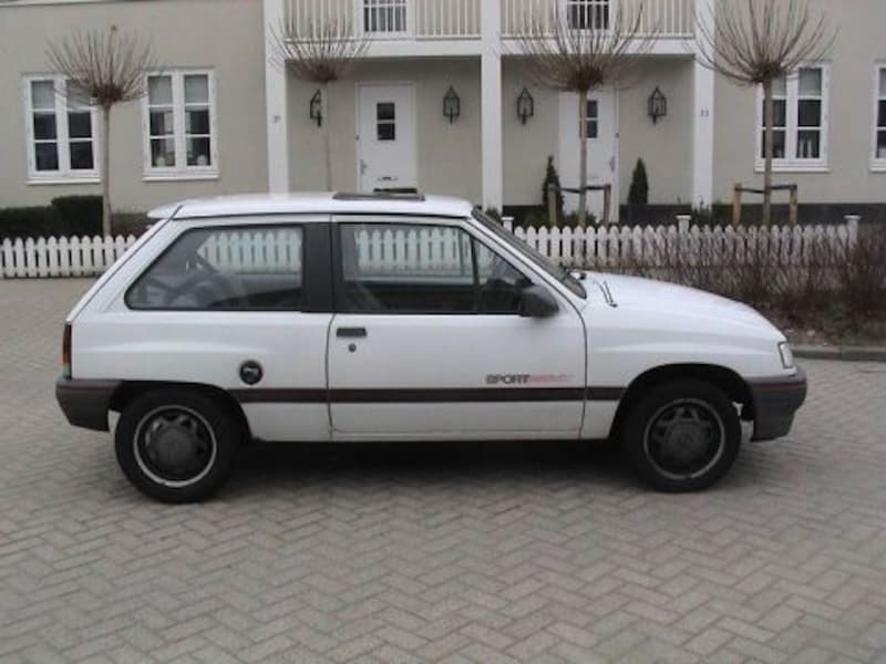 Opel Corsa 1.4i Sport (1993)