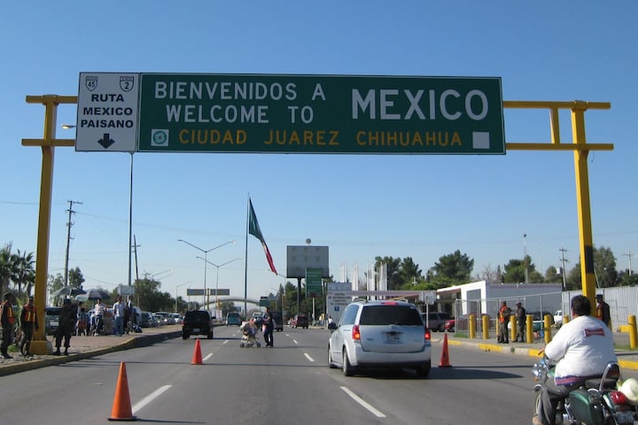 Donald Trump, auto's en Mexico