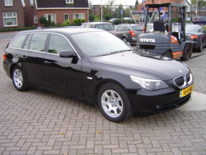 BMW 523i Touring Executive (2006)