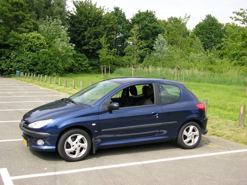 Peugeot 206 XS Premium 1.6-16V (2002)