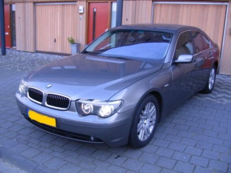 BMW 760Li (2003)