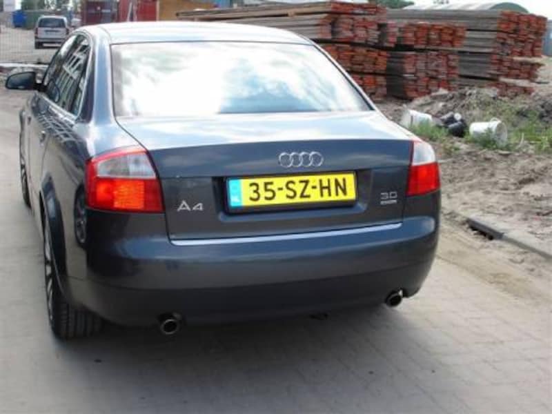 Audi A4 3.0 5V quattro (2001)
