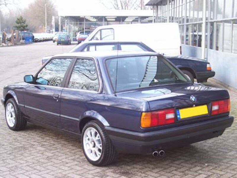 BMW 320i (1988) #2