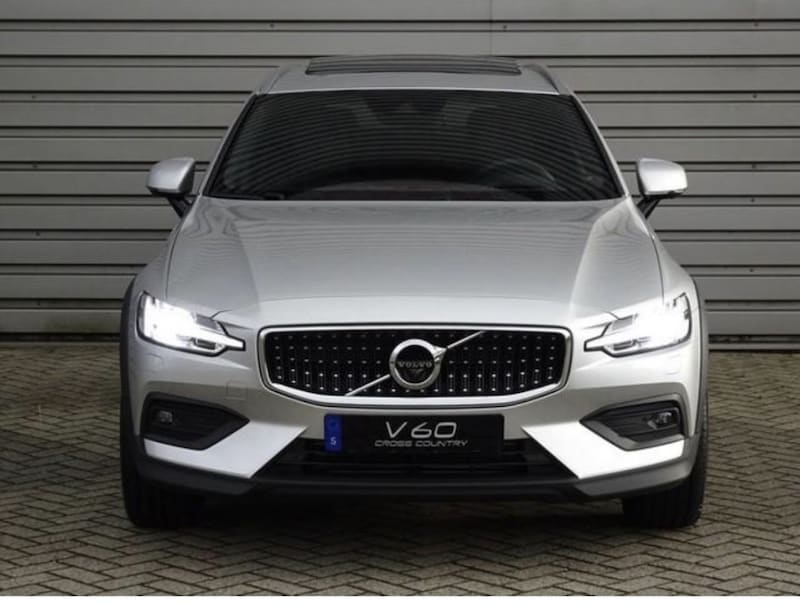 Volvo V60 Cross Country D4 AWD Intro Edition (2019)