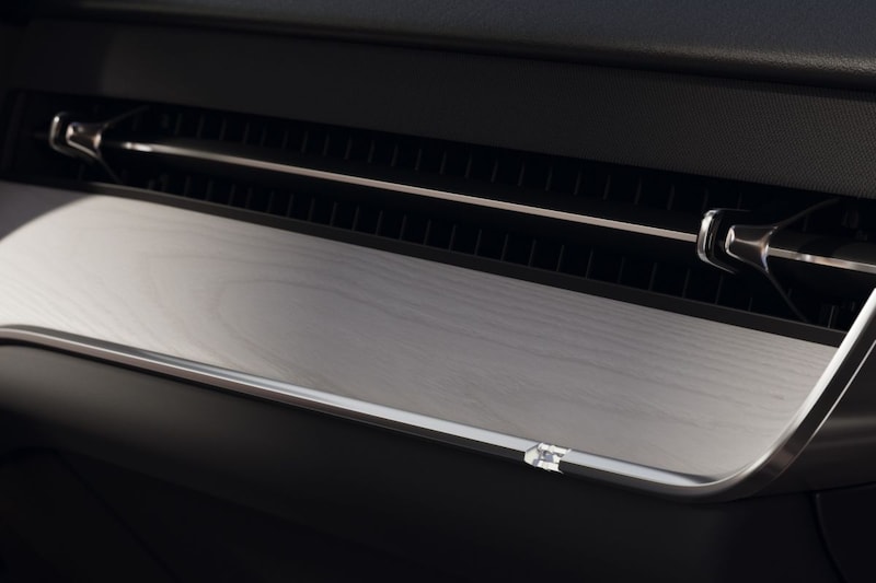 Volvo EX90 shows pieces of interior