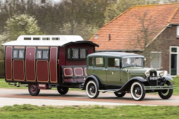 A-Ford met caravan