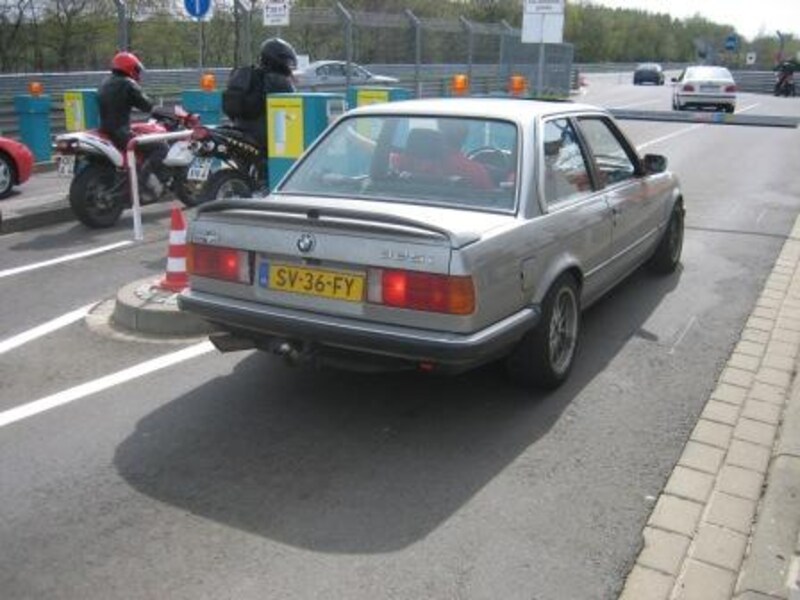 BMW 325i (1987)