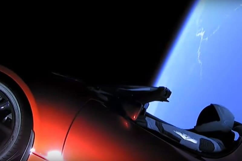 Tesla Roadster is eerste auto in de ruimte
