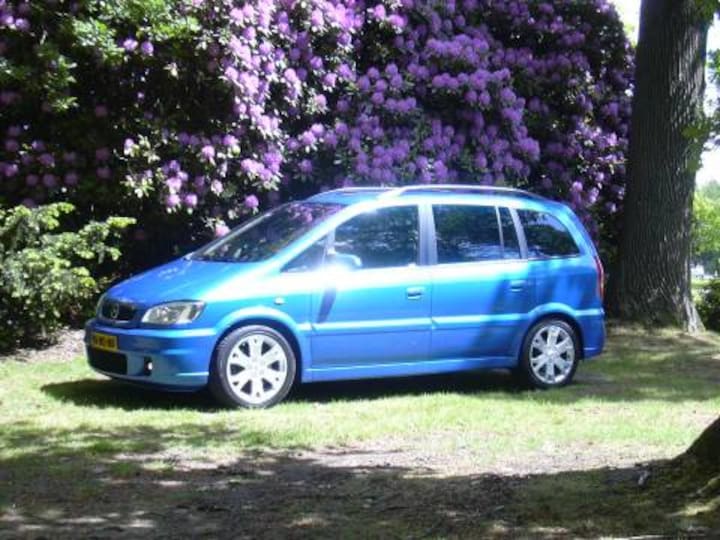 Opel Zafira OPC Turbo 2.0 (2004)