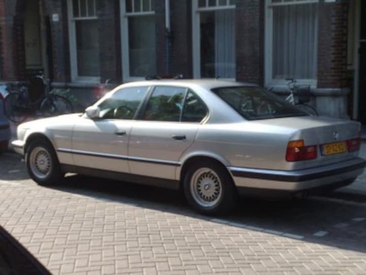 BMW 535i (1990)