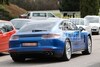 Nieuwe Porsche Panamera in blauw kostuum