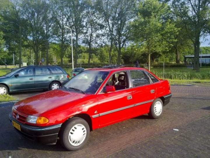 Opel Astra 1.6i Young (1994)